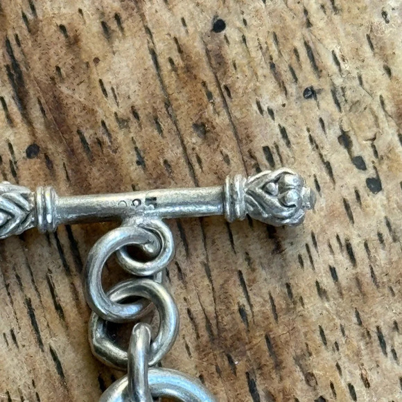 Detailed sterling silver chunky bracelet with a rustic heart - Picture 8 of 9